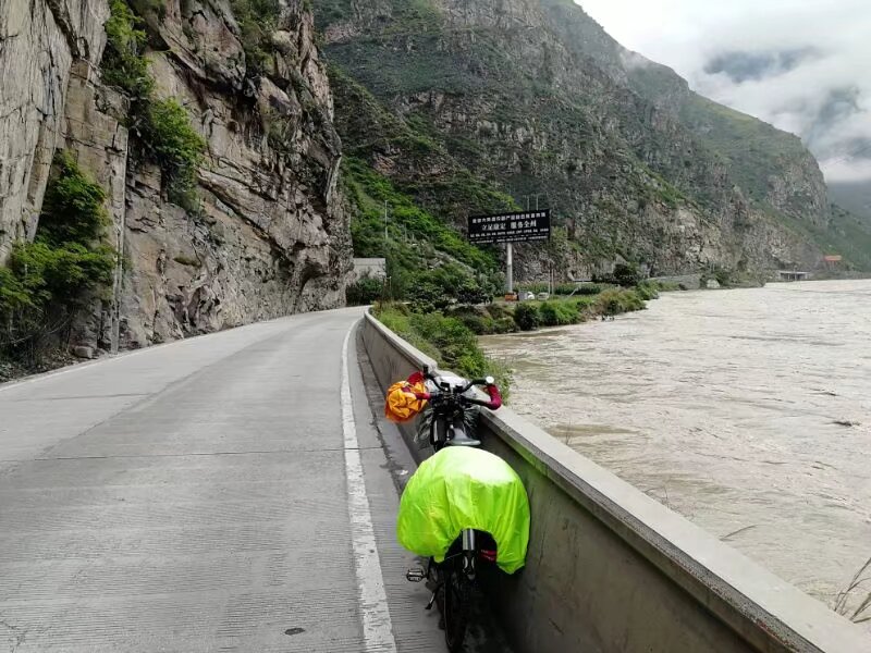 7月12日,川藏行第5天。泸定县—康定县,51公里。最高海拔2654米,驻地海拔2650米 7月12日,川藏行第5天。泸定县—康定县,51公里。最高海拔2654米,驻地海拔2650米